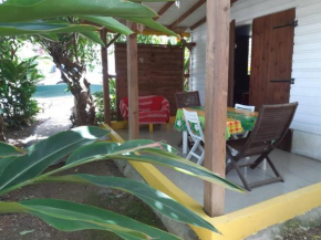 Charmant bungalow dans le bourg de Sainte Anne